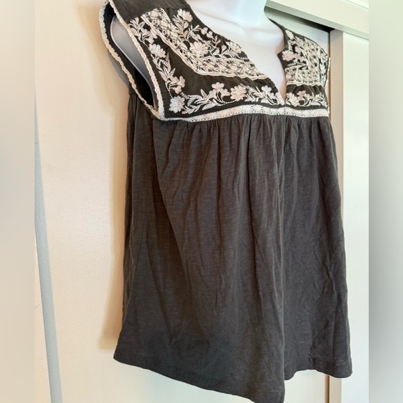 Lucky Brand Black Short Sleeve with White Embroidery - Picture 4 of 6